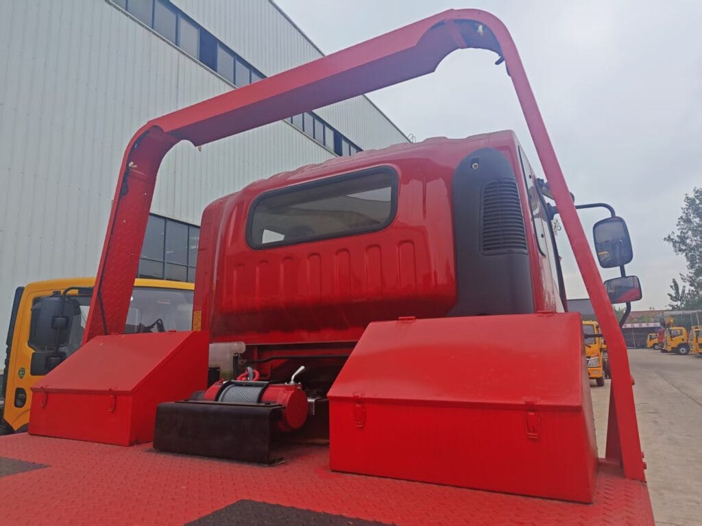Close-Up View of Hydraulic System on Shaanxi Xueda Flatbed Tow Truck