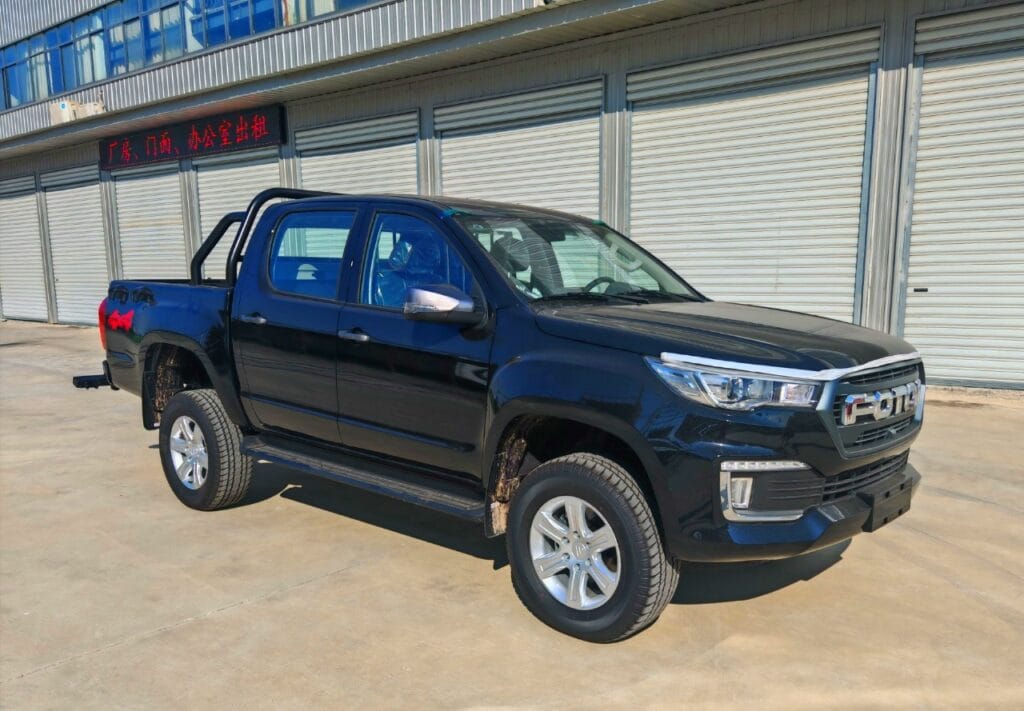 Foton Pickup Tow Truck Front Right 45-Degree View