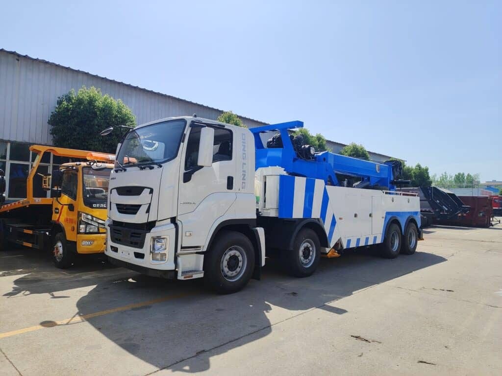 Isuzu Heavy-Duty Integrated Wrecker Front Left 45-Degree View