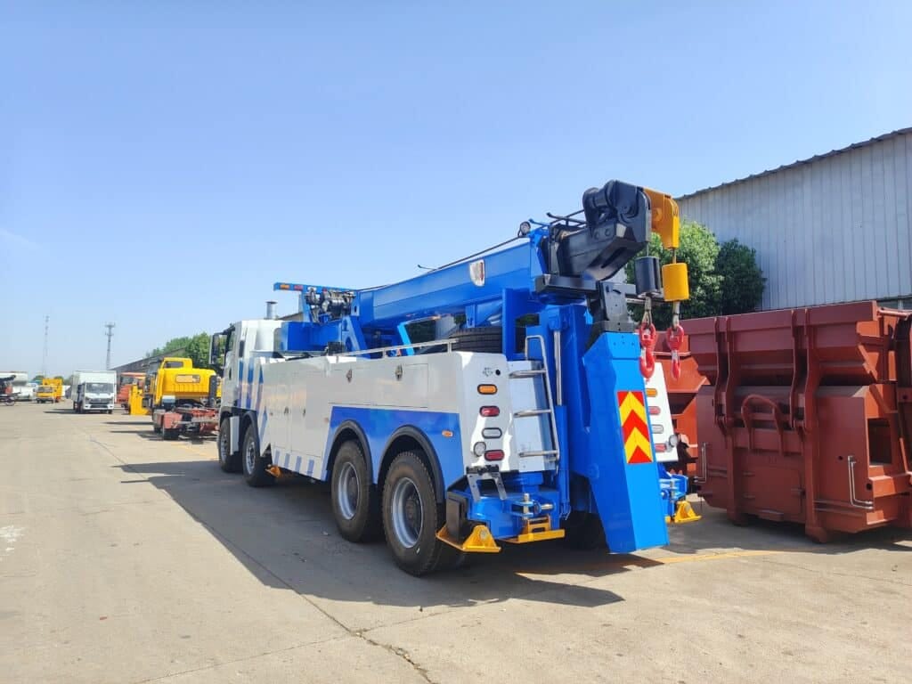 Isuzu Heavy-Duty Integrated Wrecker Rear Right 45-Degree View