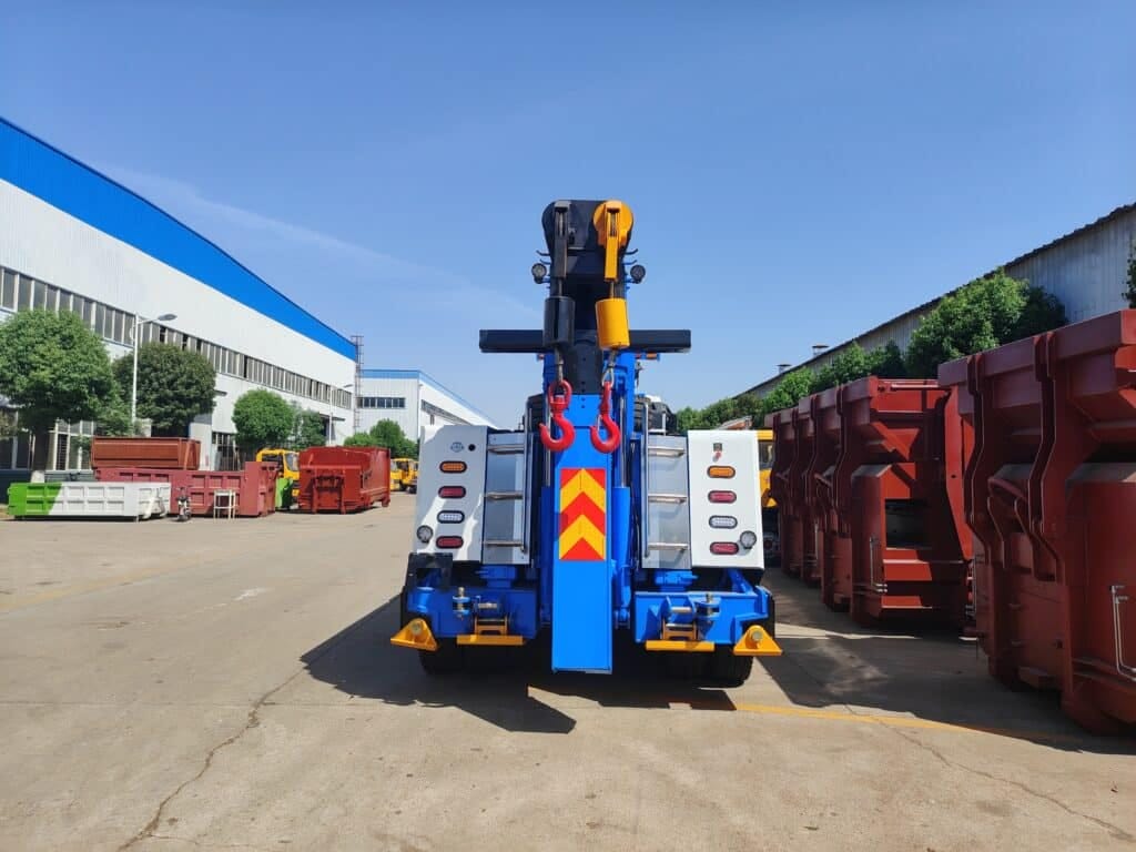 Isuzu Heavy-Duty Integrated Wrecker Rear View