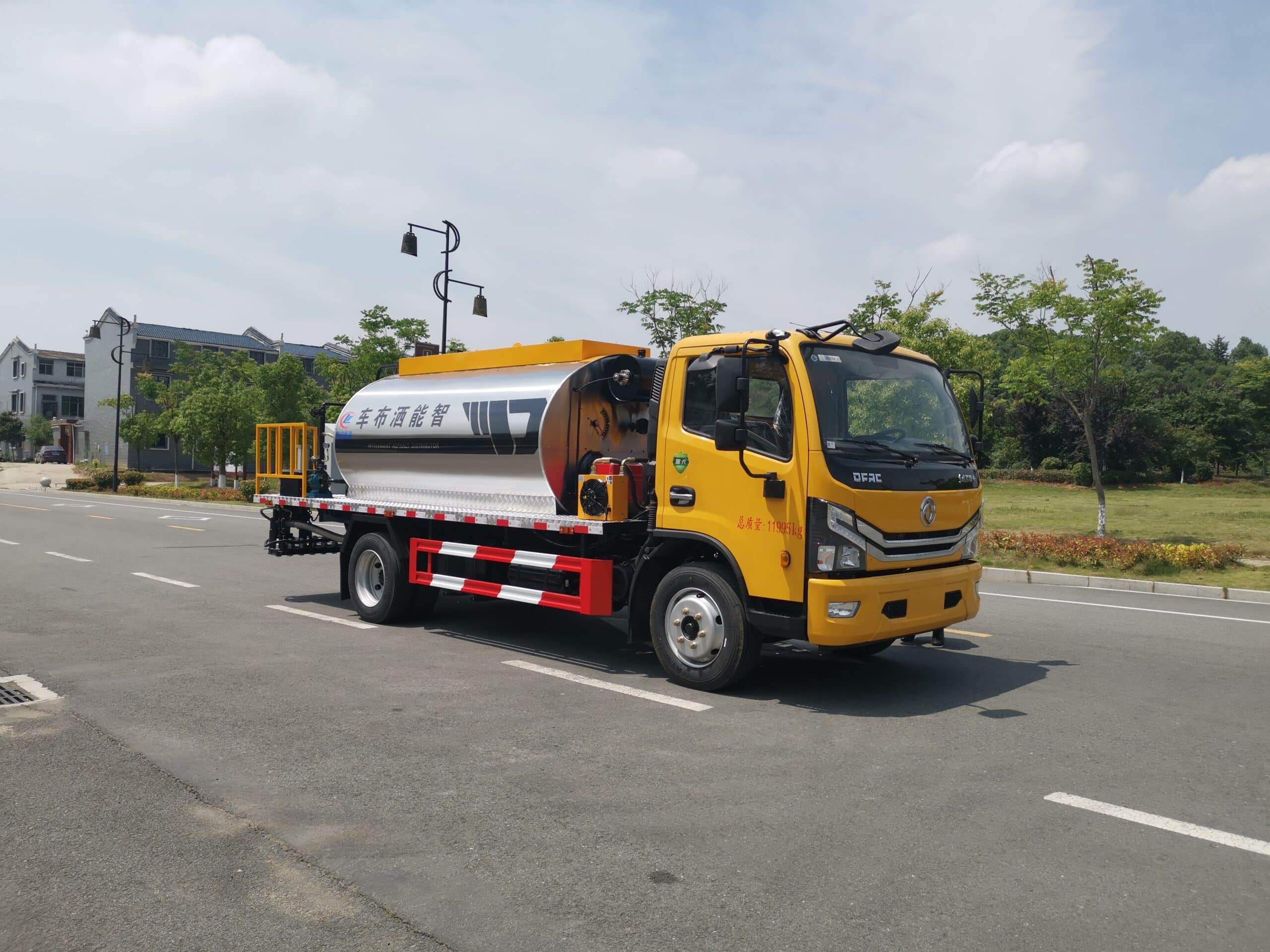 SPV Asphalt Distributor Truck
