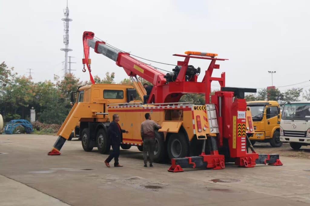 Sinotruk Howo Heavy-Duty Detachable Tow Truck in Operating Position View