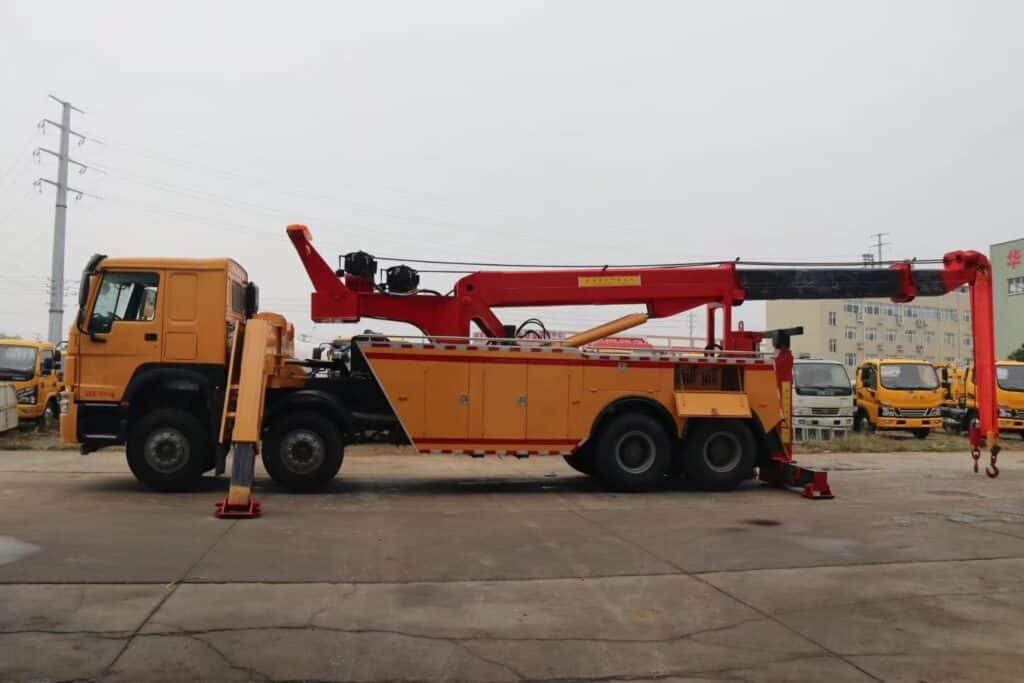 Sinotruk Howo Heavy-Duty Detachable Tow Truck Left Side View