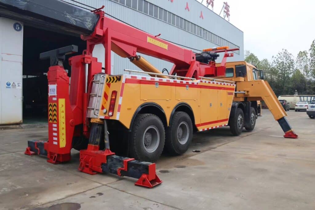 Sinotruk Howo Heavy-Duty Detachable Tow Truck Rear Left 45-Degree View