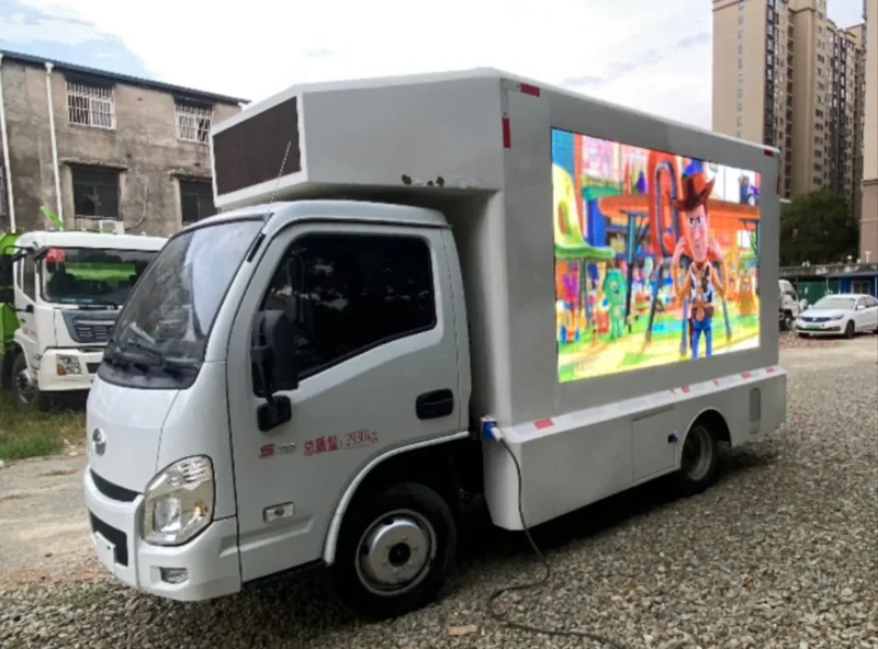 2020 SAIC Yuejin LED Truck left front 45-degree view