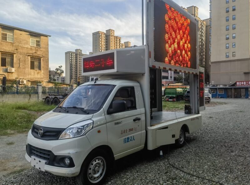 Used 2019 Foton Xiangling LED Advertising Truck (45-degree view from the left front)