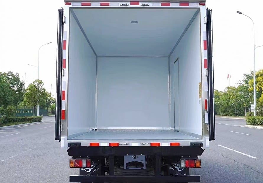 SPV ISUZU Refrigerated Truck cargo box interior view