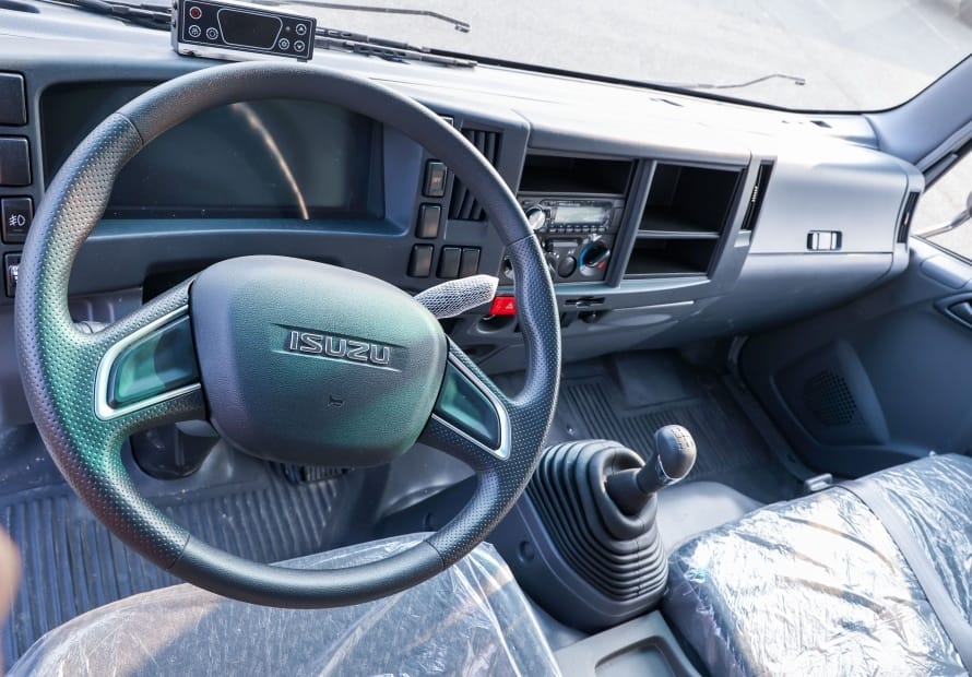 SPV ISUZU Refrigerated Truck interior image